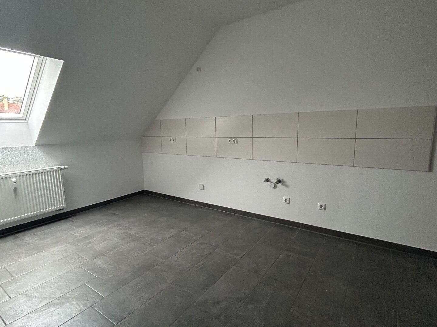 Prenájom bytu 5-izbový 125 m², Magdeburg, Sasko-Anhaltsko Prenájom bytu 5-izbový 125 m², Magdeburg, Sasko-Anhaltsko