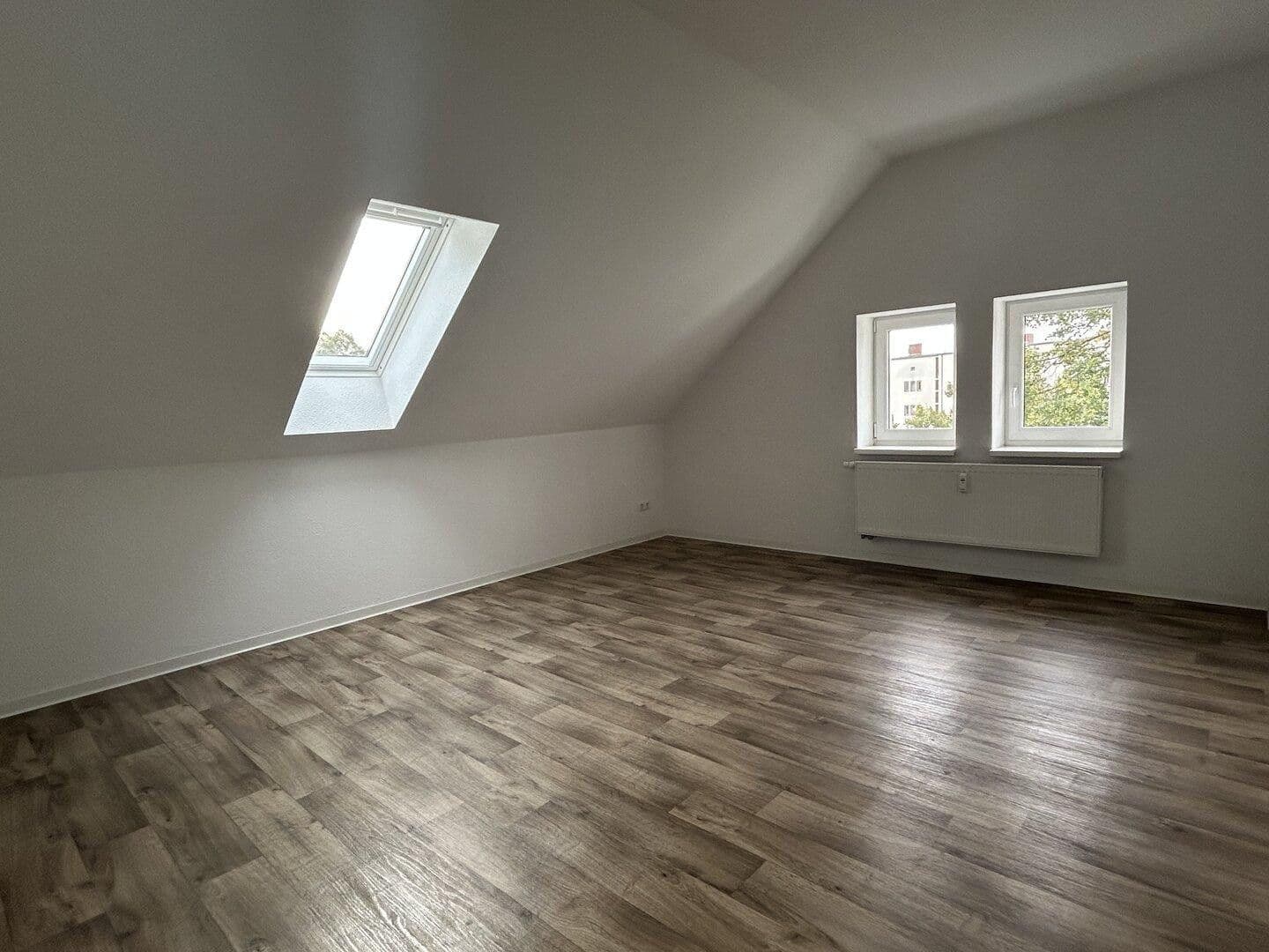 Prenájom bytu 5-izbový 125 m², Magdeburg, Sasko-Anhaltsko Prenájom bytu 5-izbový 125 m², Magdeburg, Sasko-Anhaltsko