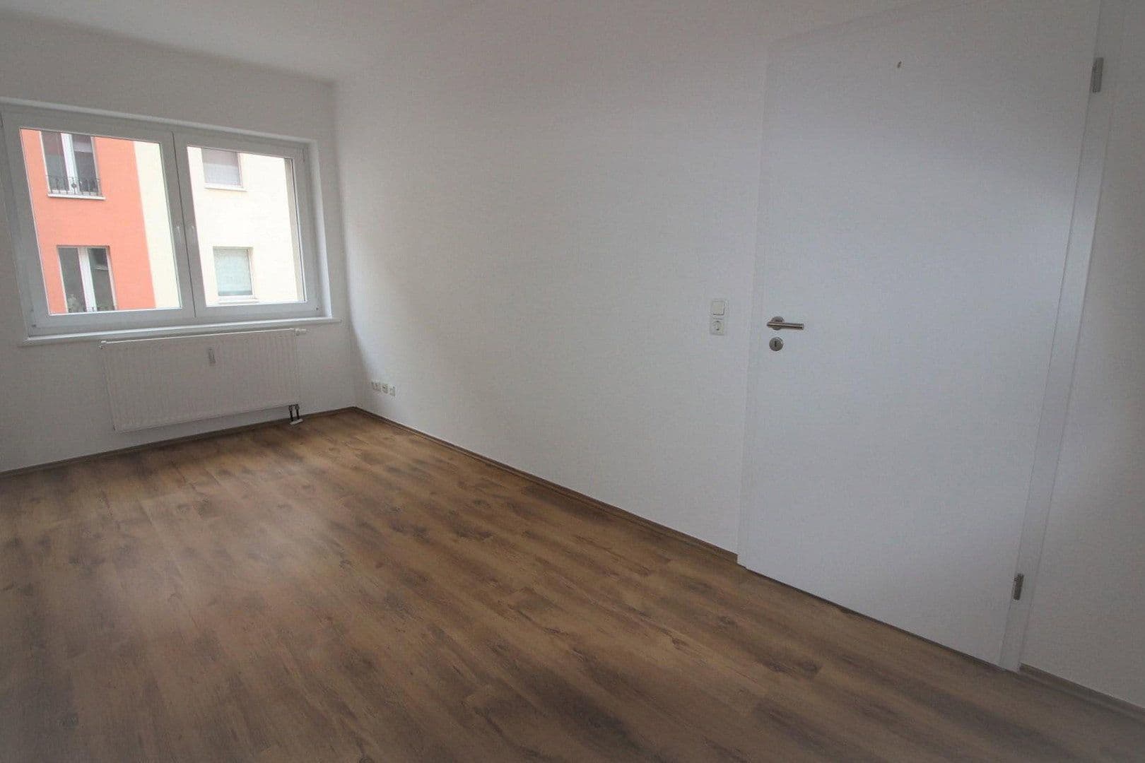Prenájom bytu 5-izbový 120 m², Magdeburg, Sasko-Anhaltsko Prenájom bytu 5-izbový 120 m², Magdeburg, Sasko-Anhaltsko