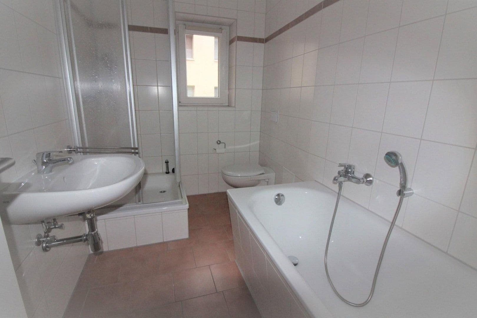 Prenájom bytu 5-izbový 120 m², Magdeburg, Sasko-Anhaltsko Prenájom bytu 5-izbový 120 m², Magdeburg, Sasko-Anhaltsko