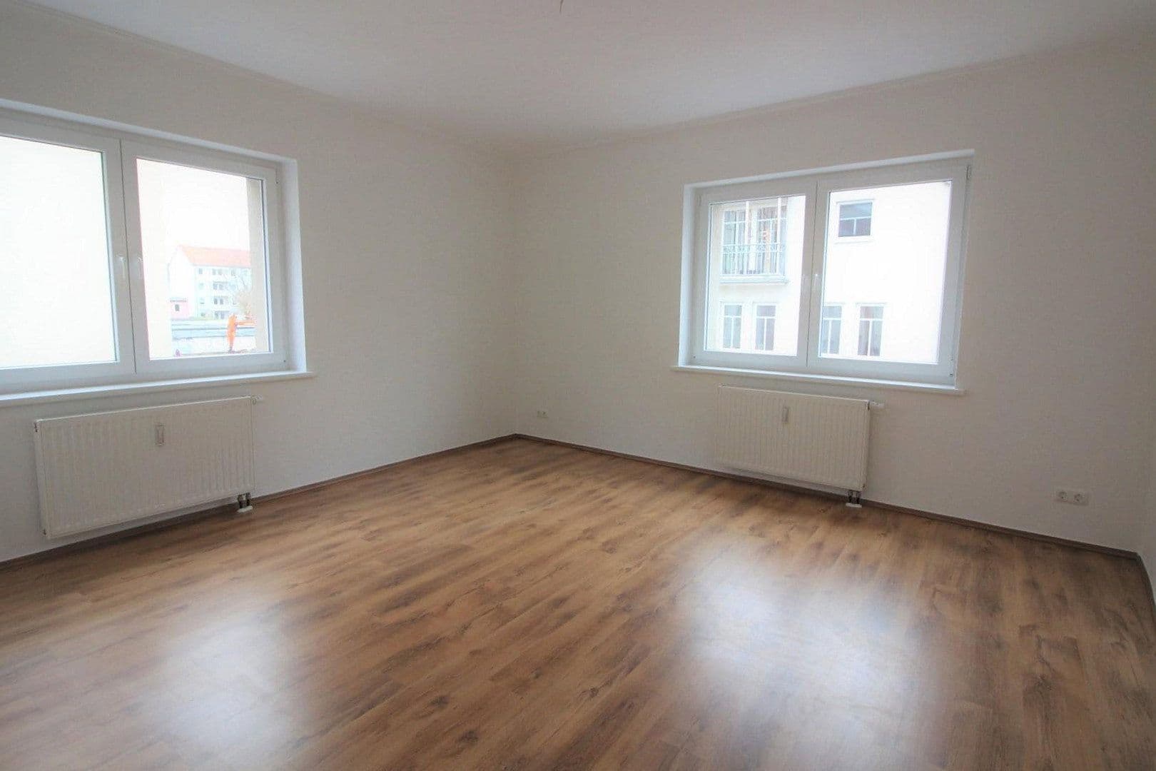 Prenájom bytu 5-izbový 120 m², Magdeburg, Sasko-Anhaltsko Prenájom bytu 5-izbový 120 m², Magdeburg, Sasko-Anhaltsko