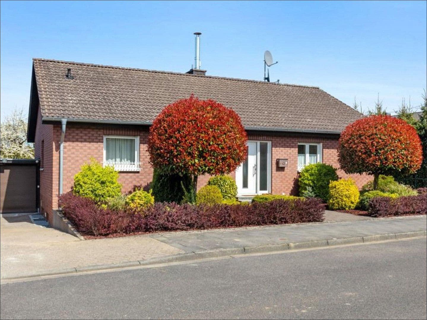 Predaj domu 154 m², pozemok 523 m², Weimarer Strasse 61, Bornheim, Severné Porýnie - Westfálsko Predaj domu 154 m², pozemok 523 m², Weimarer Strasse 61, Bornheim, Severné Porýnie - Westfálsko