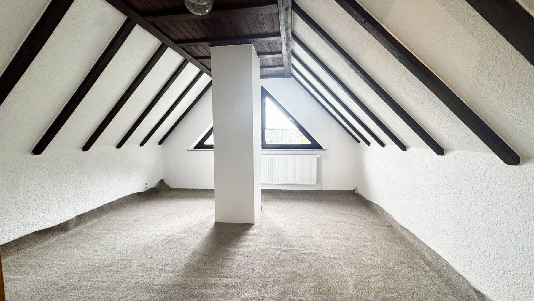 Predaj domu 216 m², pozemok 312 m², Heimstraße 29, Hirschaid, Bavorsko Predaj domu 216 m², pozemok 312 m², Heimstraße 29, Hirschaid, Bavorsko