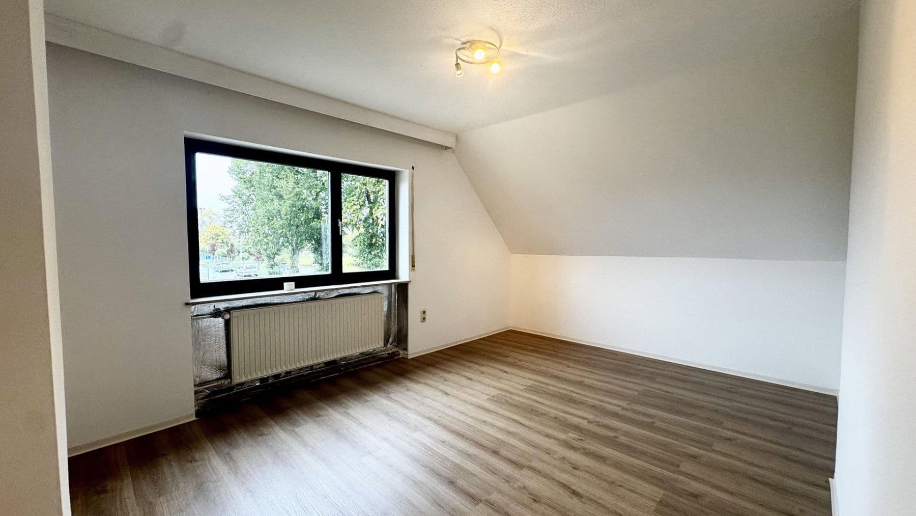 Predaj domu 216 m², pozemok 312 m², Heimstraße 29, Hirschaid, Bavorsko Predaj domu 216 m², pozemok 312 m², Heimstraße 29, Hirschaid, Bavorsko