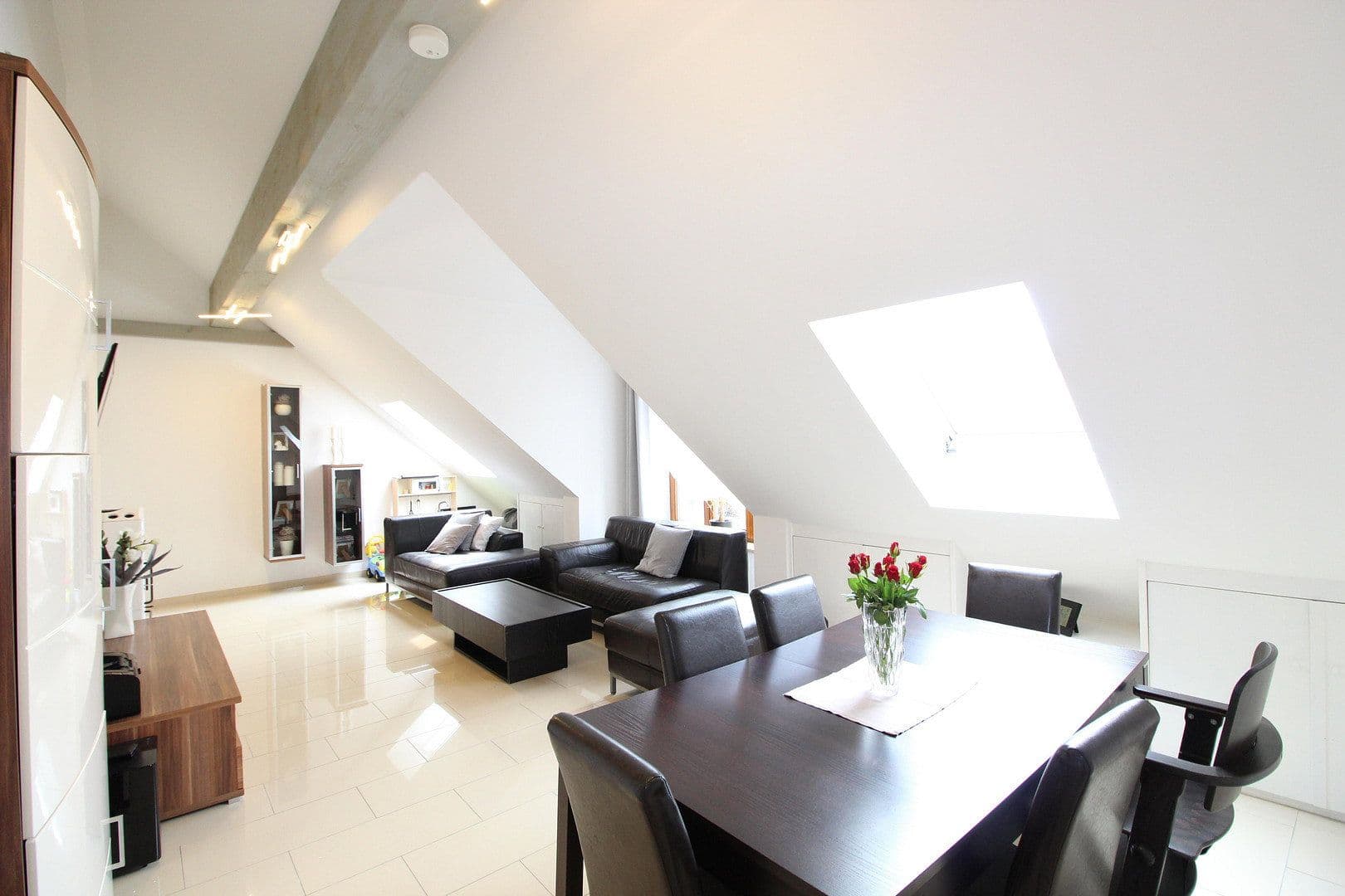 Prenájom bytu 4-izbový 95 m², Schwabhausen/ Oberroth, Bavorsko Prenájom bytu 4-izbový 95 m², Schwabhausen/ Oberroth, Bavorsko