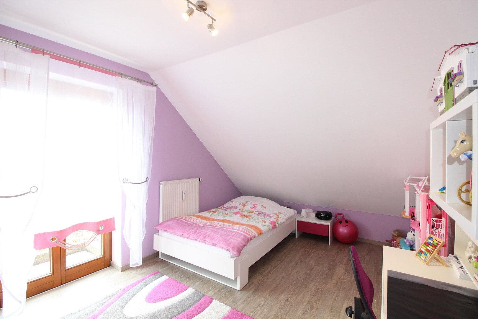 Prenájom bytu 4-izbový 95 m², Schwabhausen/ Oberroth, Bavorsko Prenájom bytu 4-izbový 95 m², Schwabhausen/ Oberroth, Bavorsko