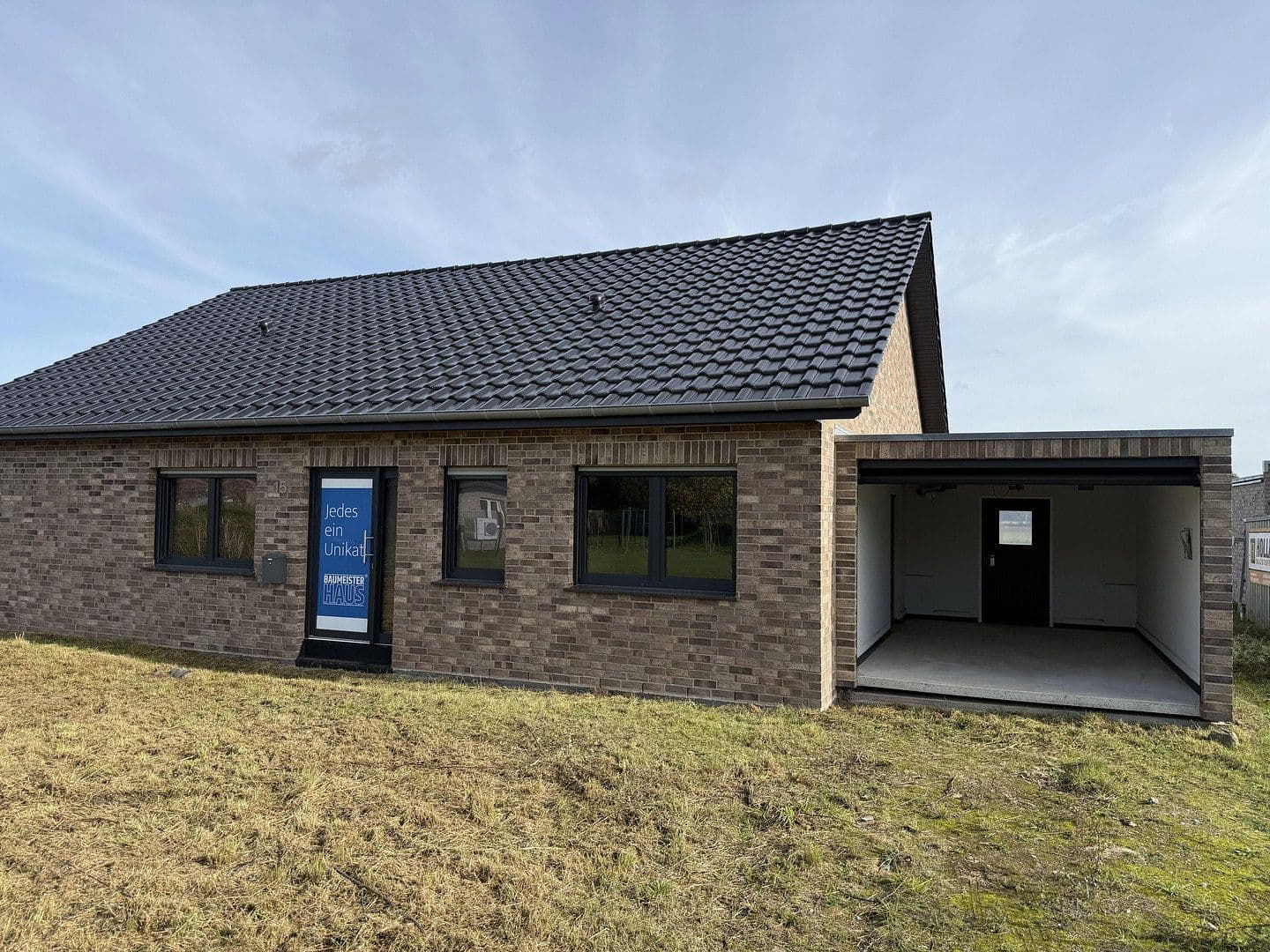 Predaj domu 129 m², pozemok 832 m², Im Feld 15, Warmsen, Dolné Sasko Predaj domu 129 m², pozemok 832 m², Im Feld 15, Warmsen, Dolné Sasko