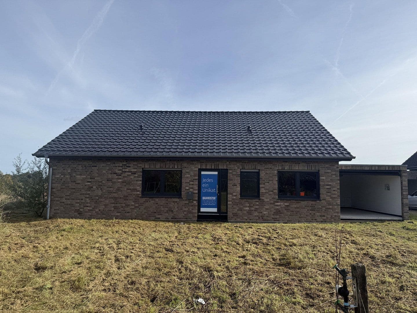 Predaj domu 129 m², pozemok 832 m², Im Feld 15, Warmsen, Dolné Sasko Predaj domu 129 m², pozemok 832 m², Im Feld 15, Warmsen, Dolné Sasko