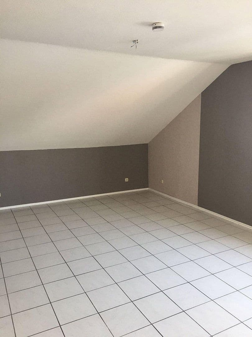 Prenájom bytu 4-izbový 112 m², Sinntal, Hesensko Prenájom bytu 4-izbový 112 m², Sinntal, Hesensko