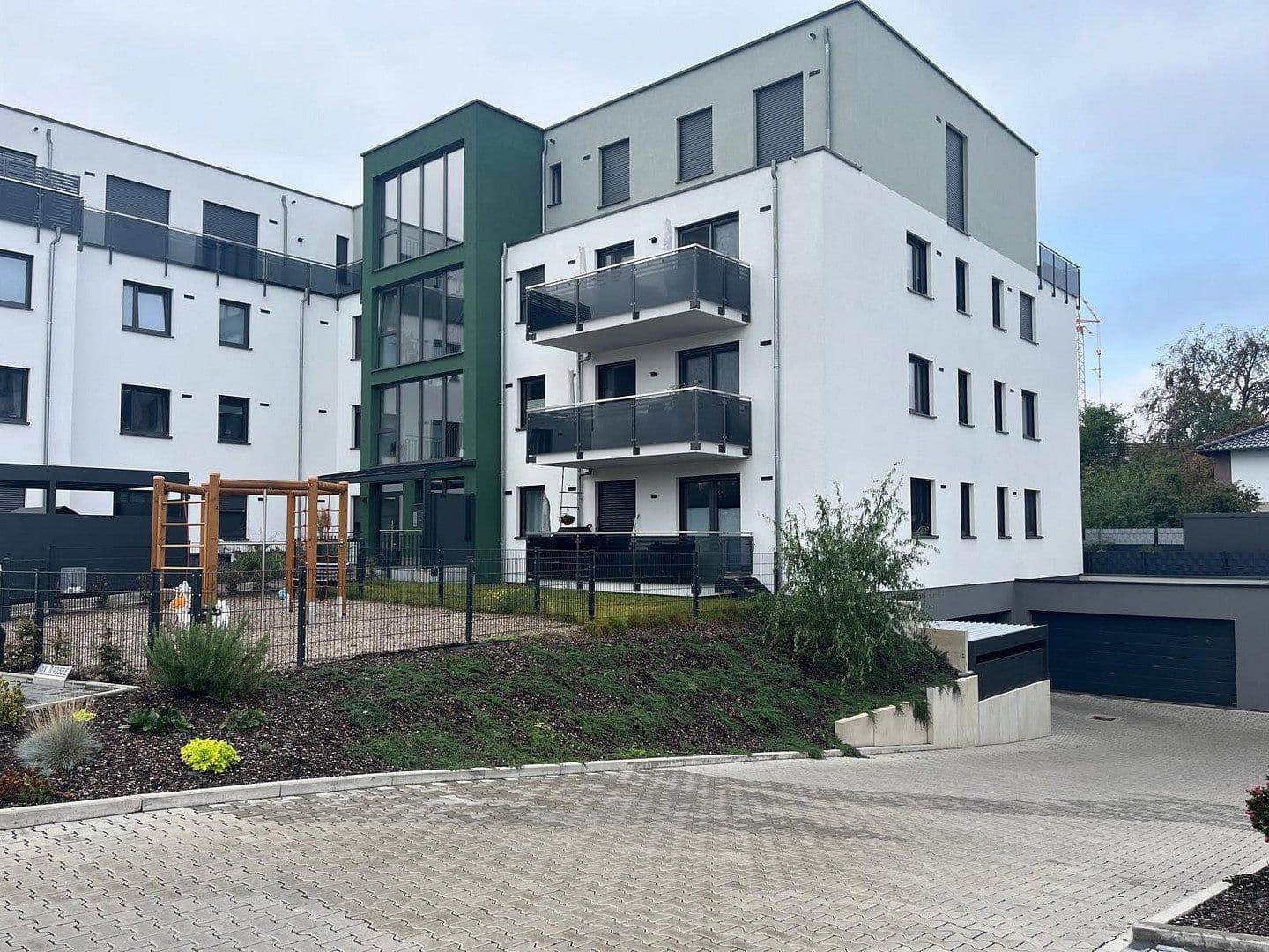 Prenájom bytu 3-izbový 103 m², Stadionstr.60a, Andernach, Porýnie-Falcko Prenájom bytu 3-izbový 103 m², Stadionstr.60a, Andernach, Porýnie-Falcko