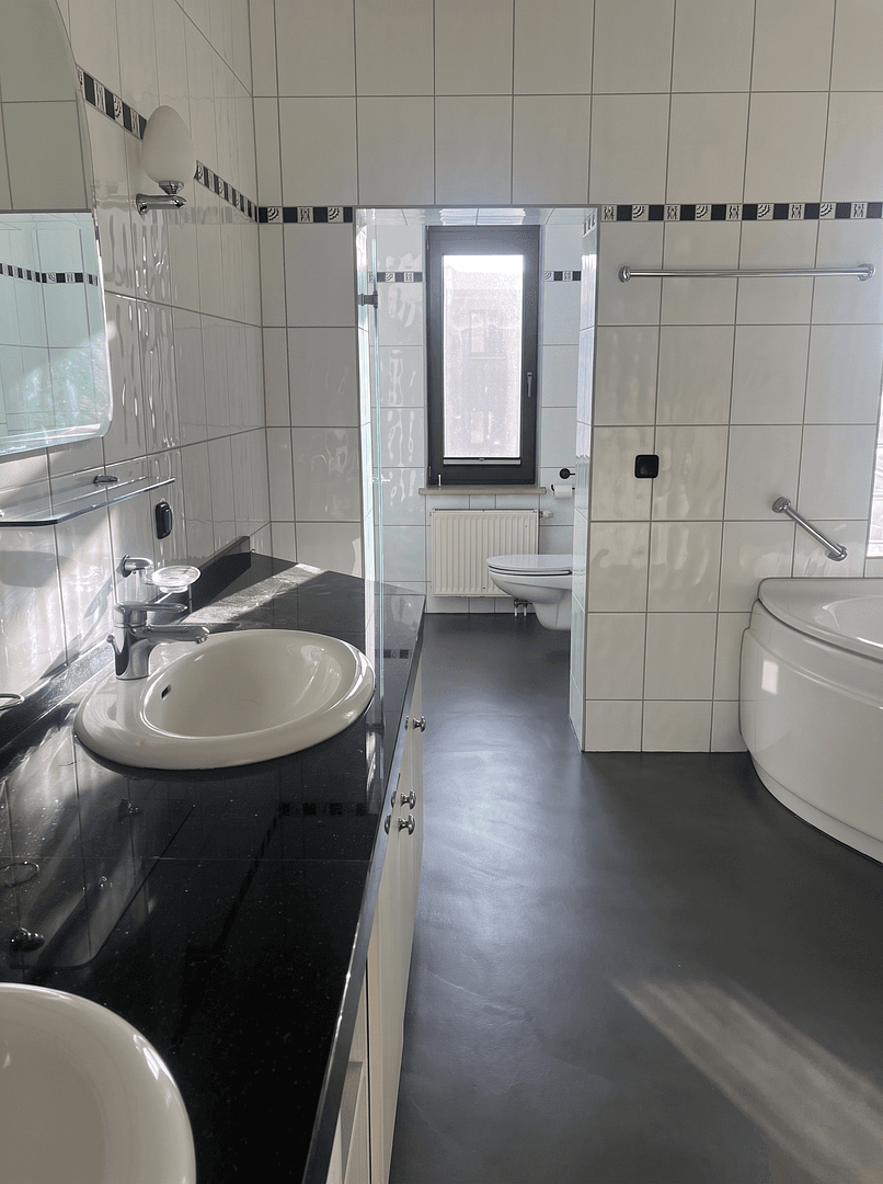 Prenájom bytu 5-izbový 157 m², Waren (Müritz), Meklenbursko-Predpomoransko Prenájom bytu 5-izbový 157 m², Waren (Müritz), Meklenbursko-Predpomoransko