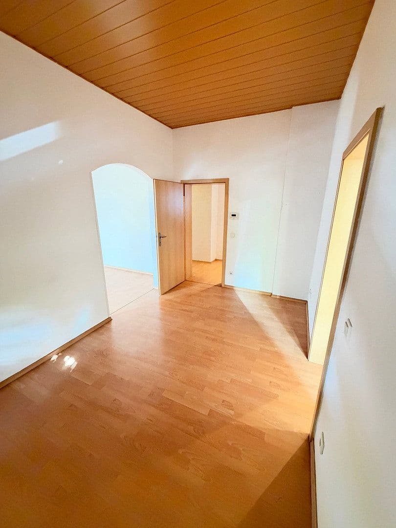 Prenájom bytu 3-izbový 77 m², Krefeld, Severné Porýnie - Westfálsko Prenájom bytu 3-izbový 77 m², Krefeld, Severné Porýnie - Westfálsko