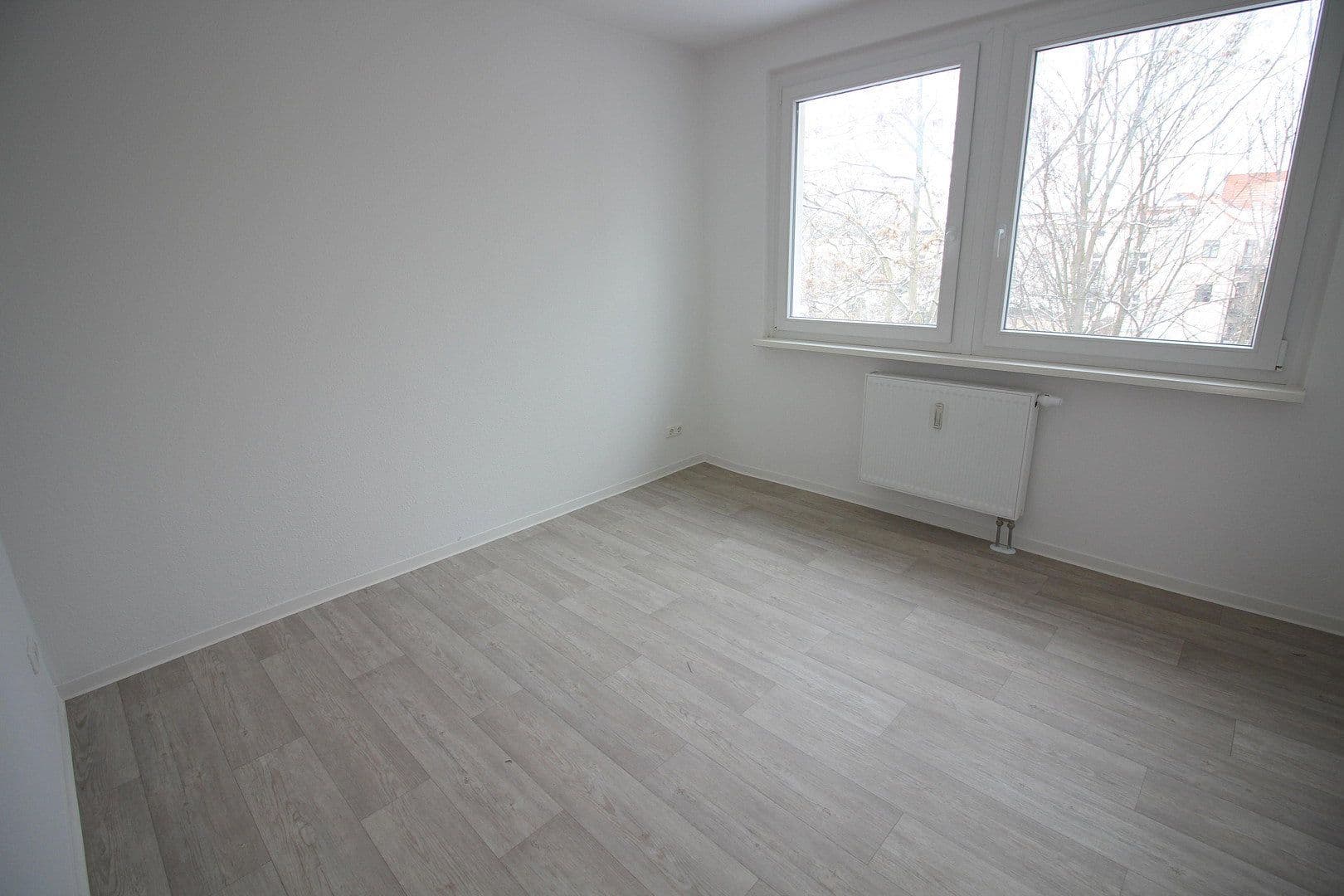 Prenájom bytu 3-izbový 60 m², Magdeburg, Sasko-Anhaltsko Prenájom bytu 3-izbový 60 m², Magdeburg, Sasko-Anhaltsko