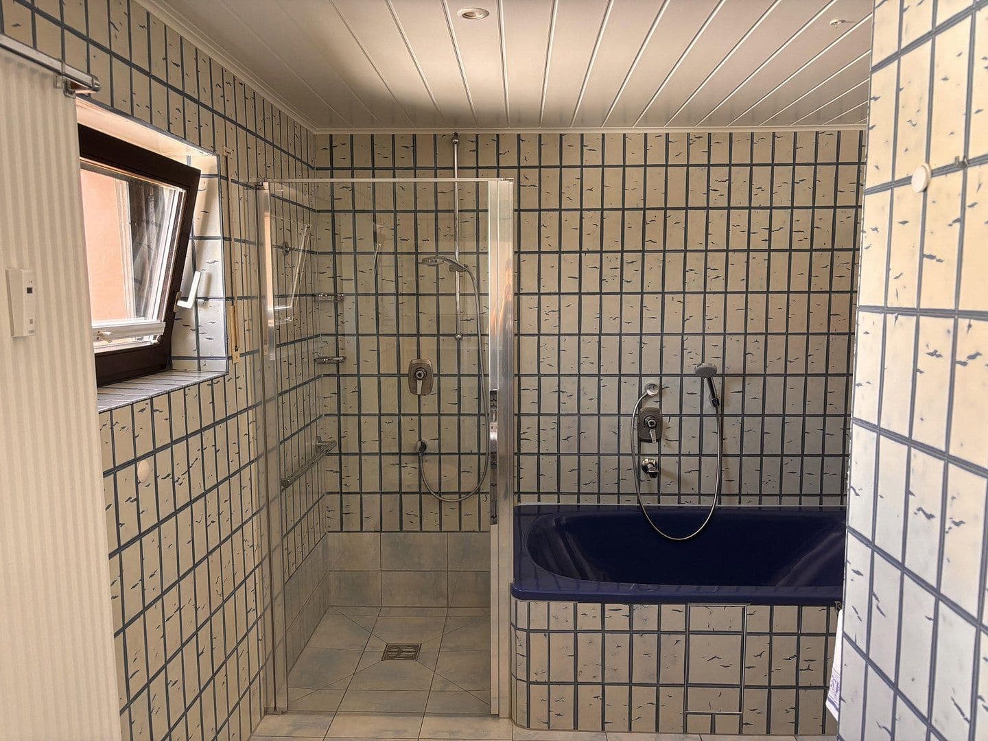 Prenájom bytu 5-izbový 196 m², Baden-Baden, Bádensko-Wurttembersko Prenájom bytu 5-izbový 196 m², Baden-Baden, Bádensko-Wurttembersko