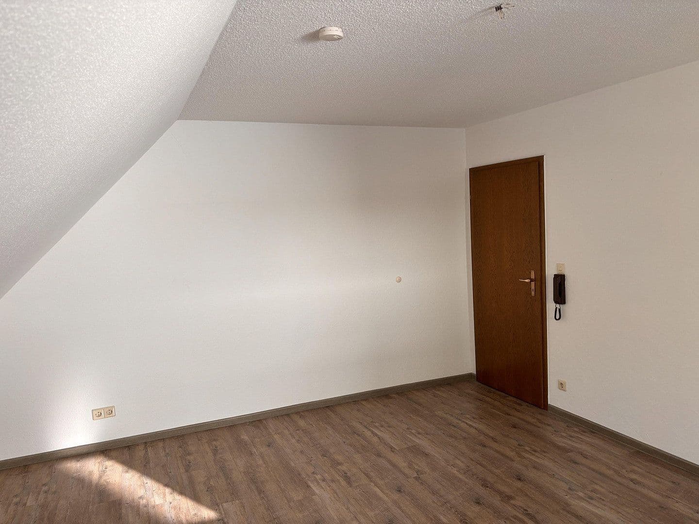 Prenájom bytu 5-izbový 196 m², Baden-Baden, Bádensko-Wurttembersko Prenájom bytu 5-izbový 196 m², Baden-Baden, Bádensko-Wurttembersko
