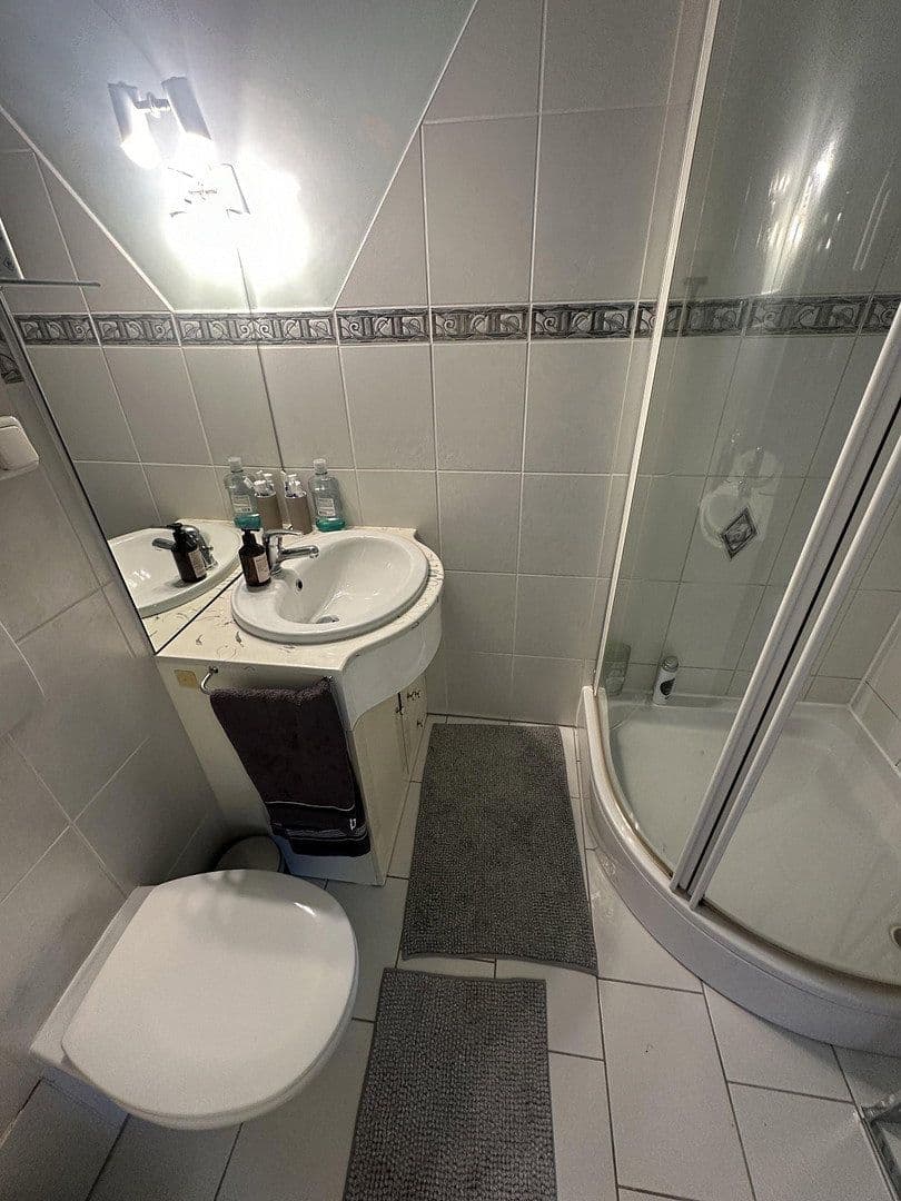 Prenájom bytu 4-izbový 108 m², Ludwigshafen, Porýnie-Falcko Prenájom bytu 4-izbový 108 m², Ludwigshafen, Porýnie-Falcko