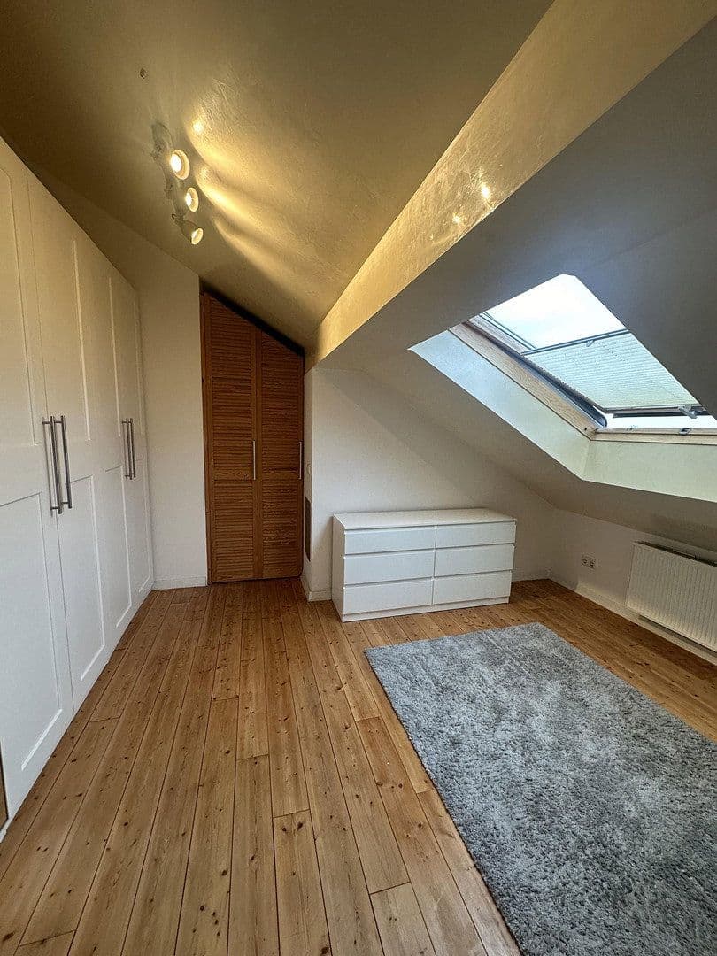 Prenájom bytu 4-izbový 108 m², Ludwigshafen, Porýnie-Falcko Prenájom bytu 4-izbový 108 m², Ludwigshafen, Porýnie-Falcko