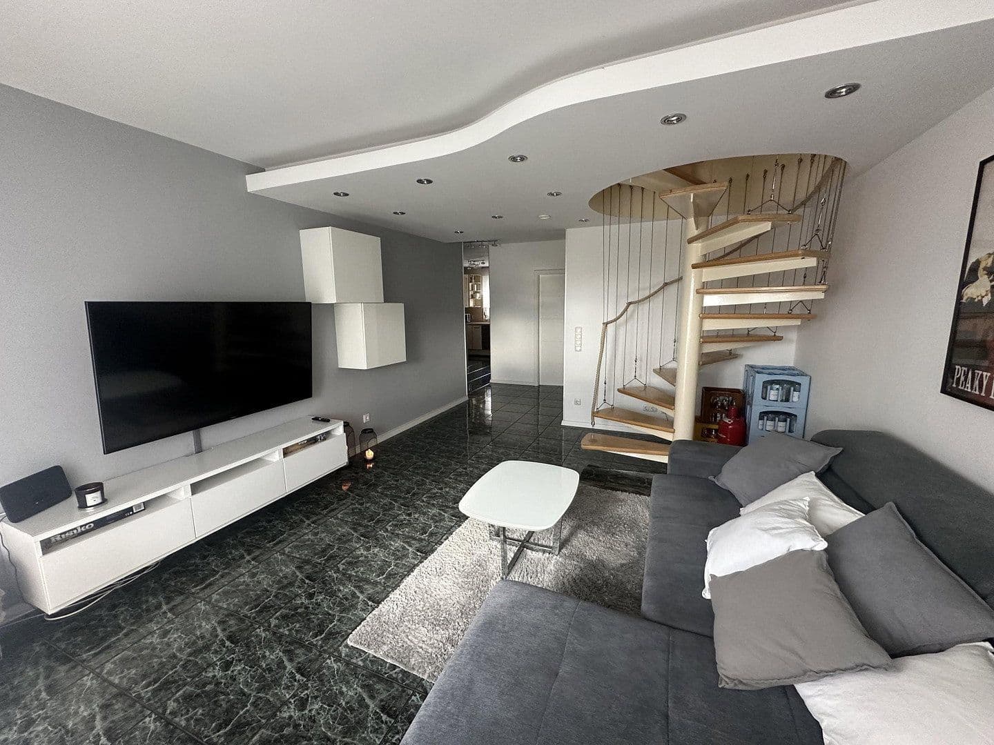 Prenájom bytu 4-izbový 108 m², Ludwigshafen, Porýnie-Falcko Prenájom bytu 4-izbový 108 m², Ludwigshafen, Porýnie-Falcko