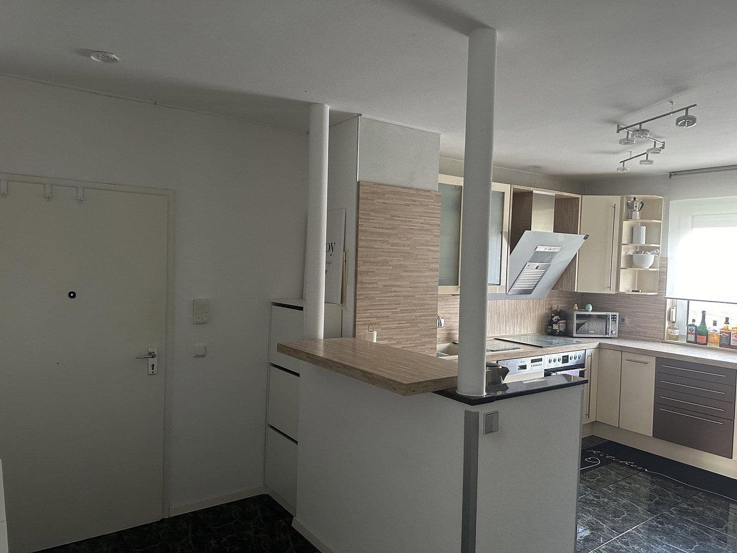 Prenájom bytu 4-izbový 108 m², Ludwigshafen, Porýnie-Falcko Prenájom bytu 4-izbový 108 m², Ludwigshafen, Porýnie-Falcko