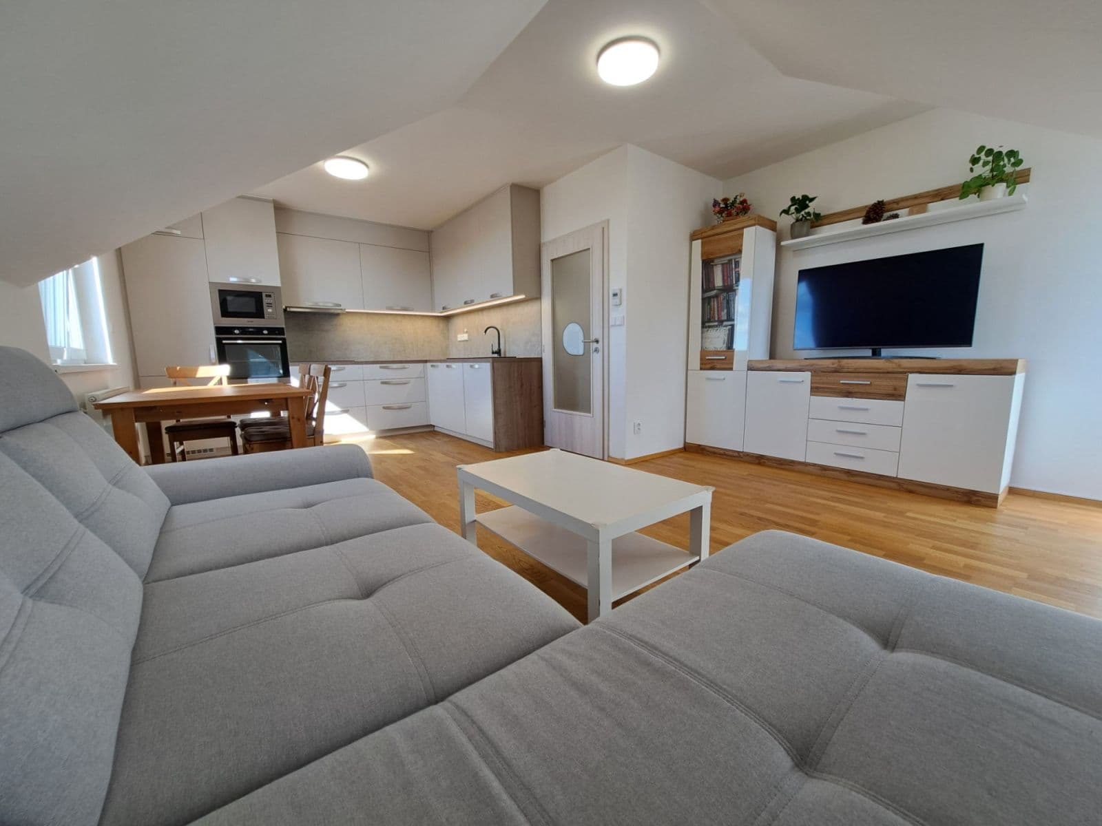 Prenájom bytu 3-izbový 76 m², Želetická, Praha, Praha Prenájom bytu 3-izbový 76 m², Želetická, Praha, Praha