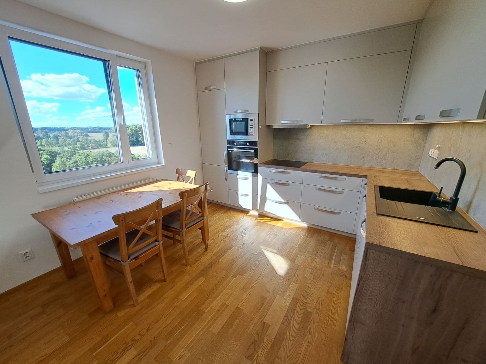Prenájom bytu 3-izbový 76 m², Želetická, Praha, Praha Prenájom bytu 3-izbový 76 m², Želetická, Praha, Praha