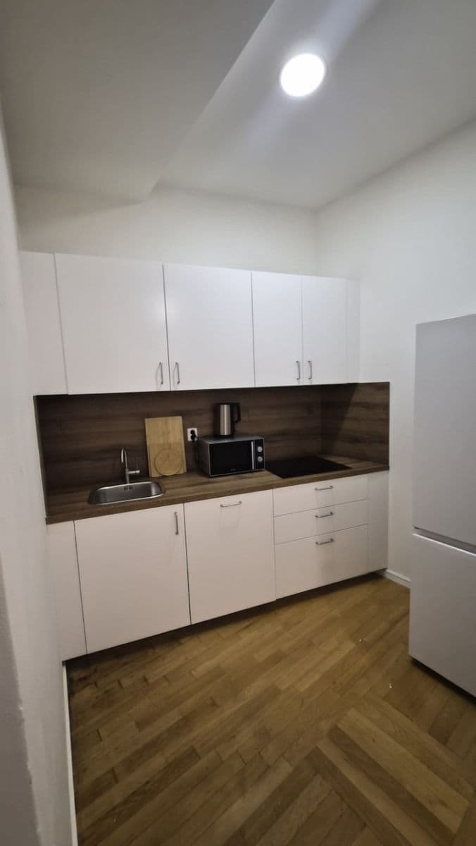 Prenájom bytu 4-izbový 82 m², Husova, Brno, Jihomoravský kraj Prenájom bytu 4-izbový 82 m², Husova, Brno, Jihomoravský kraj