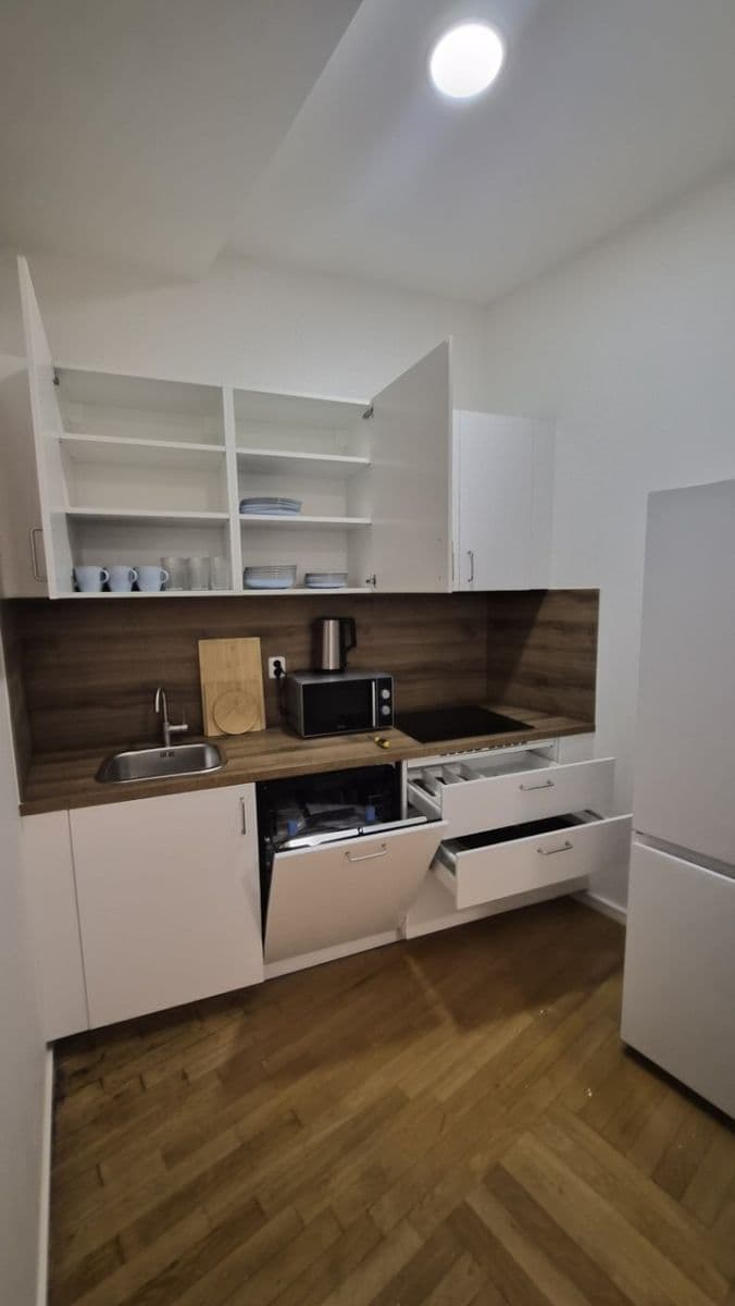 Prenájom bytu 4-izbový 82 m², Husova, Brno, Jihomoravský kraj Prenájom bytu 4-izbový 82 m², Husova, Brno, Jihomoravský kraj