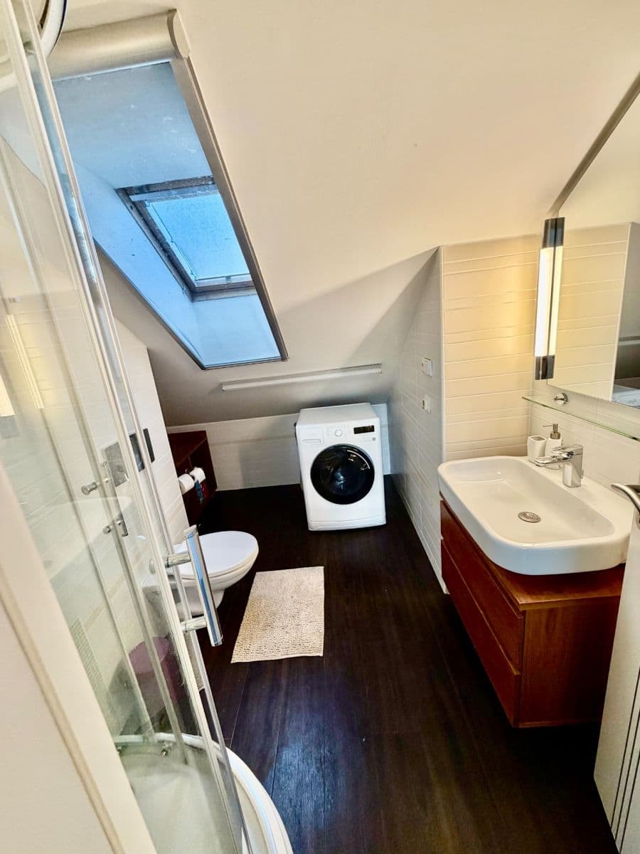 Prenájom bytu 4-izbový 104 m², Kvetná, Ružinov, Bratislavský kraj Prenájom bytu 4-izbový 104 m², Kvetná, Ružinov, Bratislavský kraj