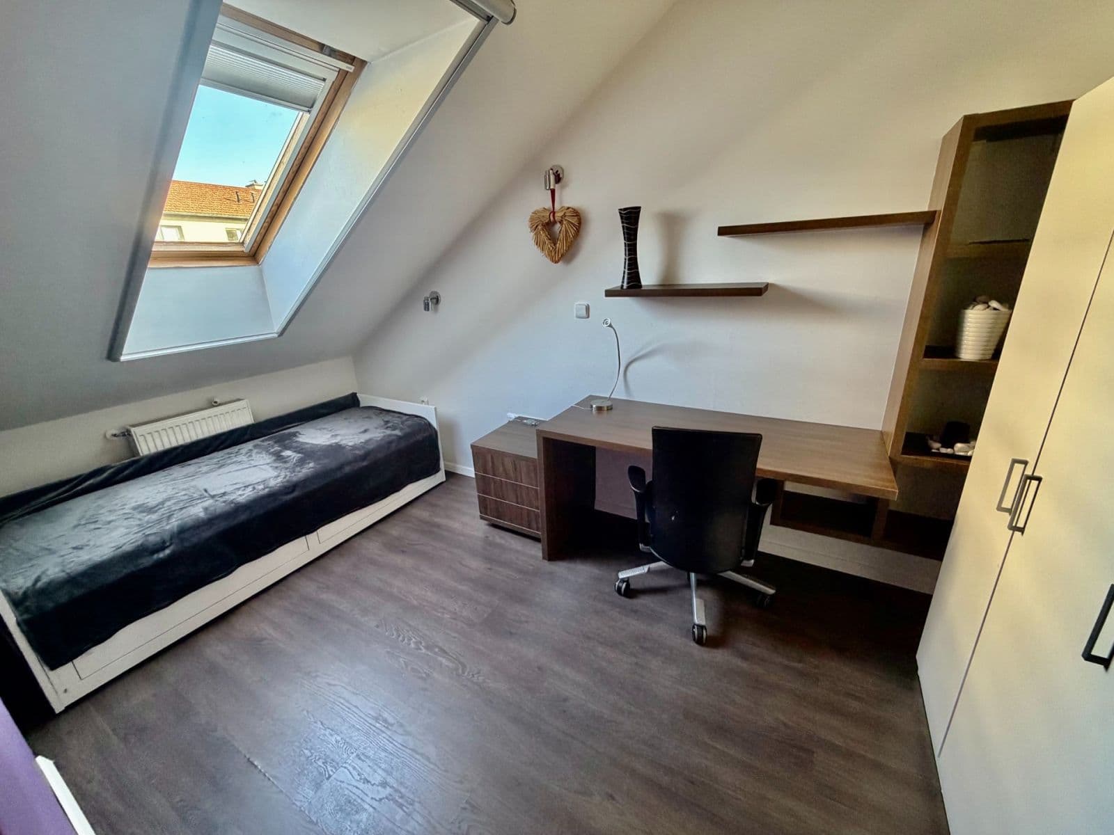 Prenájom bytu 4-izbový 104 m², Kvetná, Ružinov, Bratislavský kraj Prenájom bytu 4-izbový 104 m², Kvetná, Ružinov, Bratislavský kraj