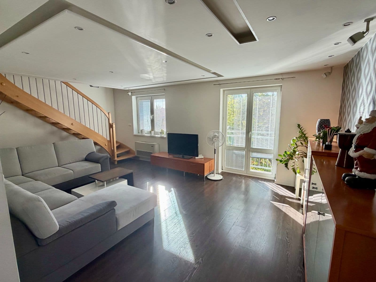 Prenájom bytu 4-izbový 104 m², Kvetná, Ružinov, Bratislavský kraj Prenájom bytu 4-izbový 104 m², Kvetná, Ružinov, Bratislavský kraj