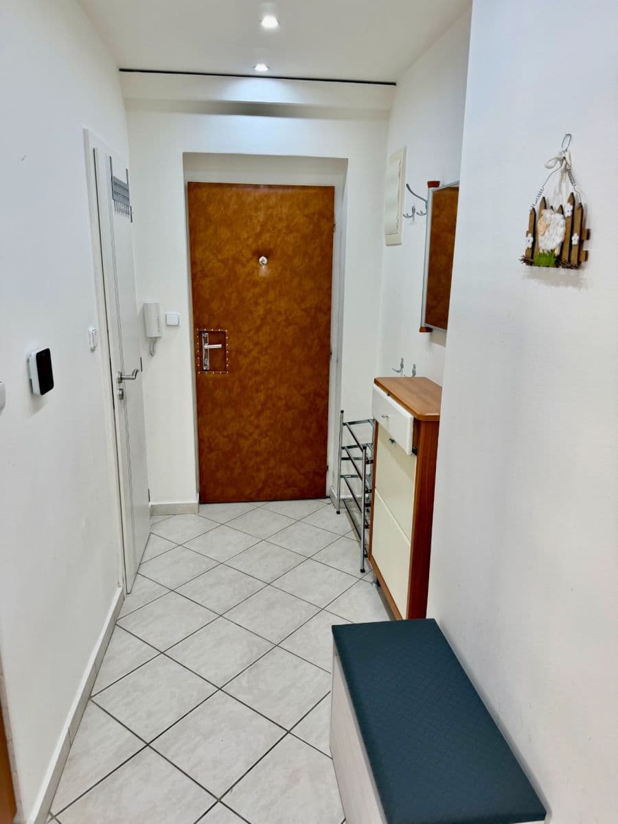 Prenájom bytu 4-izbový 104 m², Kvetná, Ružinov, Bratislavský kraj Prenájom bytu 4-izbový 104 m², Kvetná, Ružinov, Bratislavský kraj