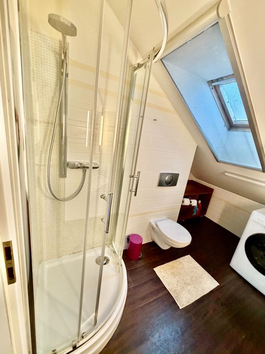Prenájom bytu 4-izbový 104 m², Kvetná, Ružinov, Bratislavský kraj Prenájom bytu 4-izbový 104 m², Kvetná, Ružinov, Bratislavský kraj