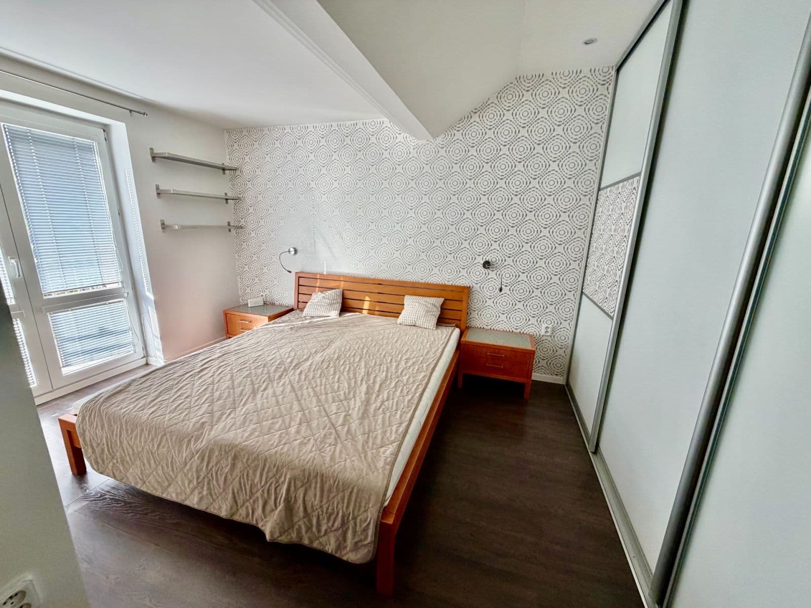 Prenájom bytu 4-izbový 104 m², Kvetná, Ružinov, Bratislavský kraj Prenájom bytu 4-izbový 104 m², Kvetná, Ružinov, Bratislavský kraj