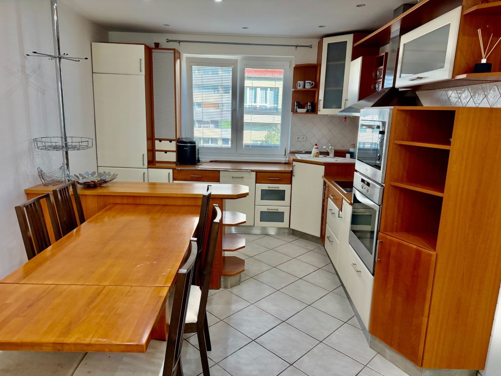 Prenájom bytu 4-izbový 104 m², Kvetná, Ružinov, Bratislavský kraj Prenájom bytu 4-izbový 104 m², Kvetná, Ružinov, Bratislavský kraj