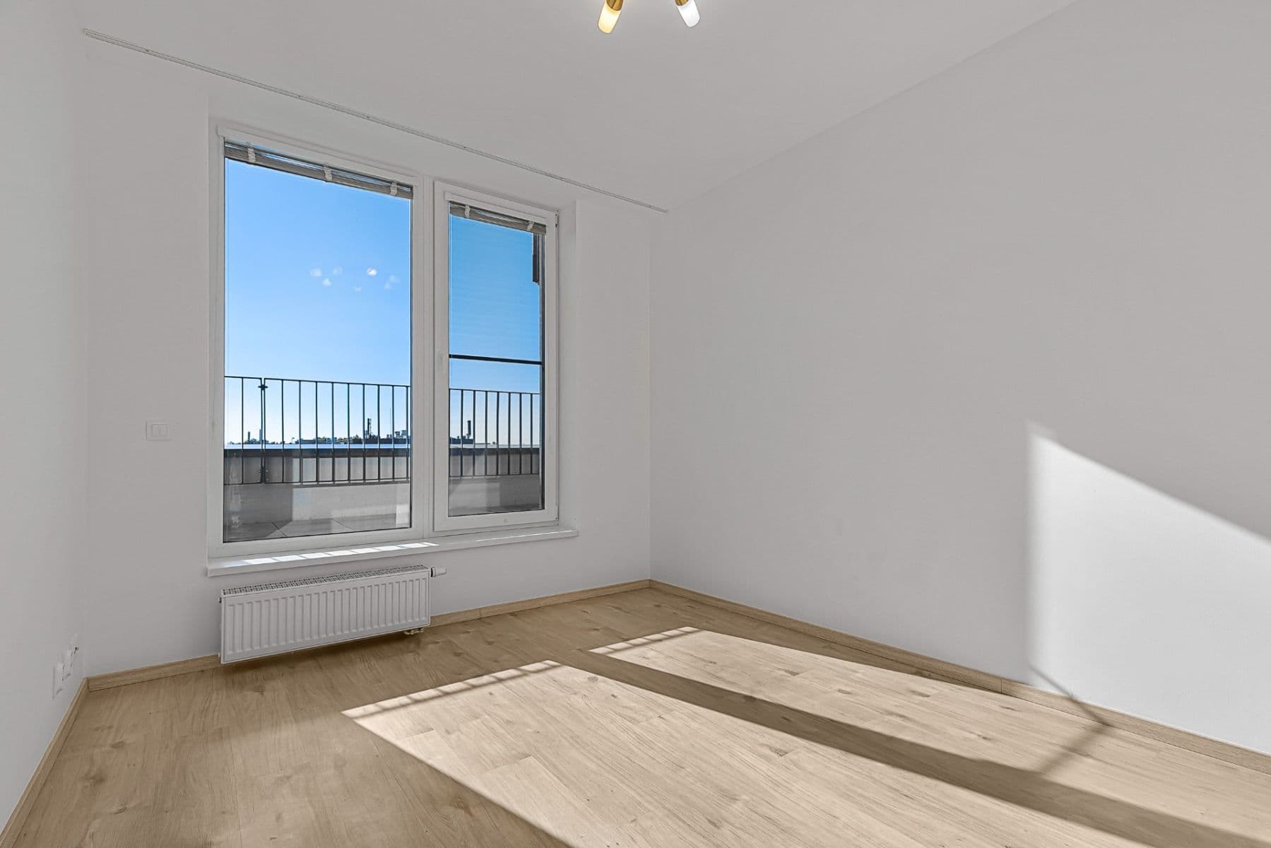 Predaj bytu 4-izbový 107 m², Fialová, Petržalka, Bratislavský kraj Predaj bytu 4-izbový 107 m², Fialová, Petržalka, Bratislavský kraj