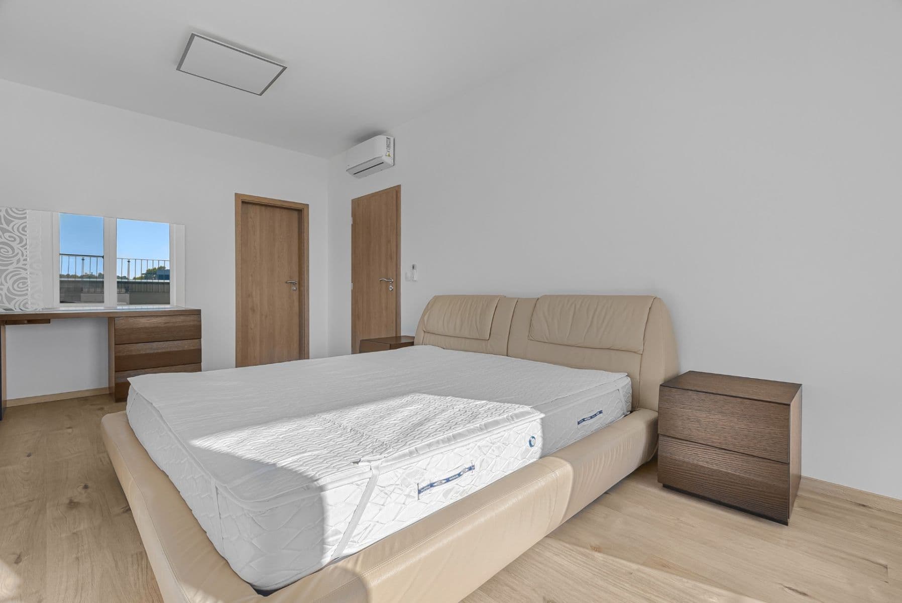 Predaj bytu 4-izbový 107 m², Fialová, Petržalka, Bratislavský kraj Predaj bytu 4-izbový 107 m², Fialová, Petržalka, Bratislavský kraj