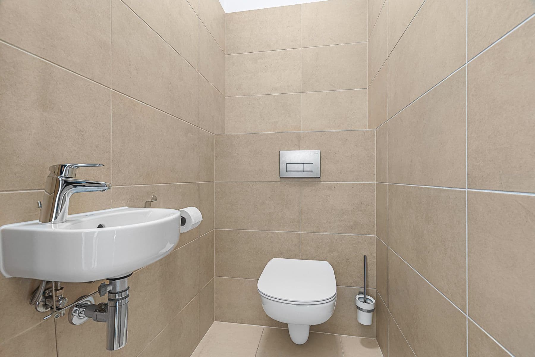 Predaj bytu 4-izbový 107 m², Fialová, Petržalka, Bratislavský kraj Predaj bytu 4-izbový 107 m², Fialová, Petržalka, Bratislavský kraj