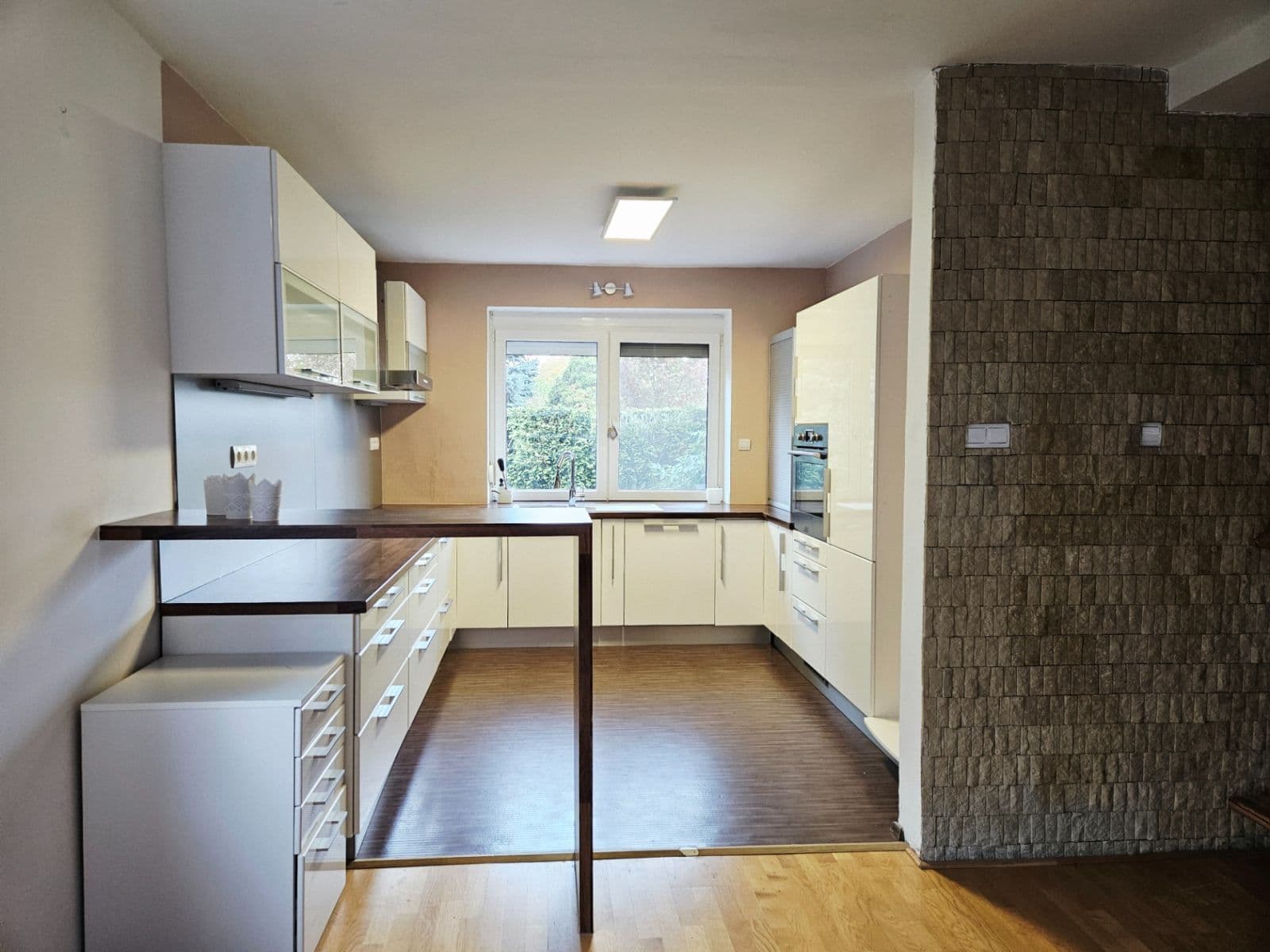 Prenájom bytu 5-izbový 193 m², Adélčina, Praha, Praha Prenájom bytu 5-izbový 193 m², Adélčina, Praha, Praha