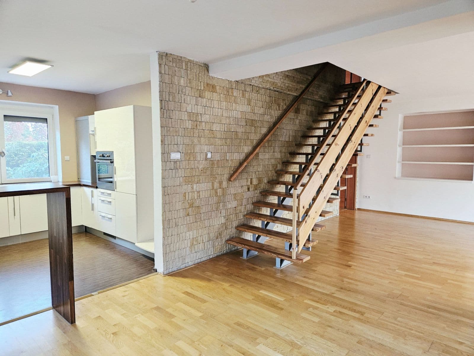 Prenájom bytu 5-izbový 193 m², Adélčina, Praha, Praha Prenájom bytu 5-izbový 193 m², Adélčina, Praha, Praha