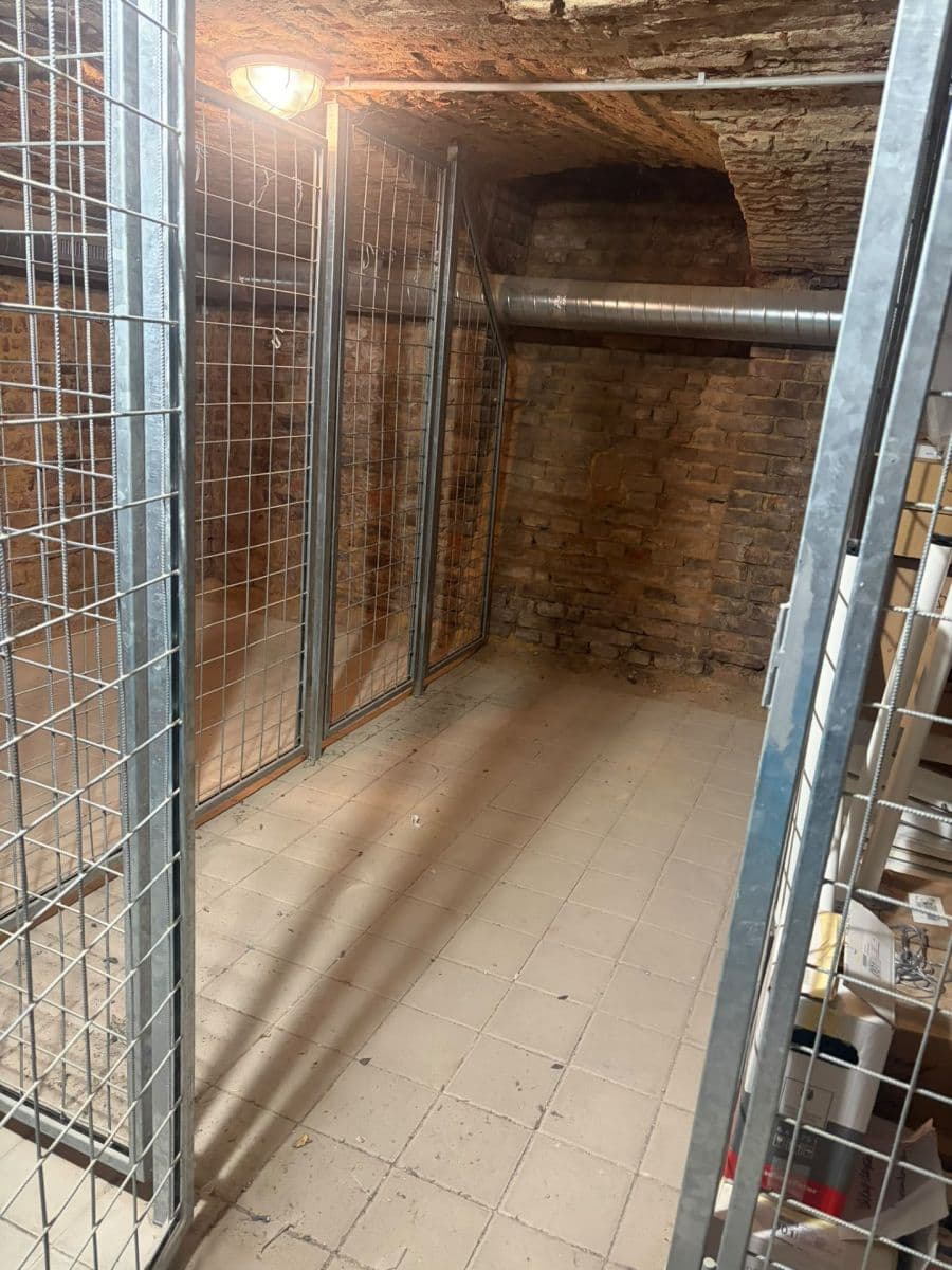 Prenájom nebytového priestoru 3 m², Dejvická, Praha, Praha Prenájom nebytového priestoru 3 m², Dejvická, Praha, Praha
