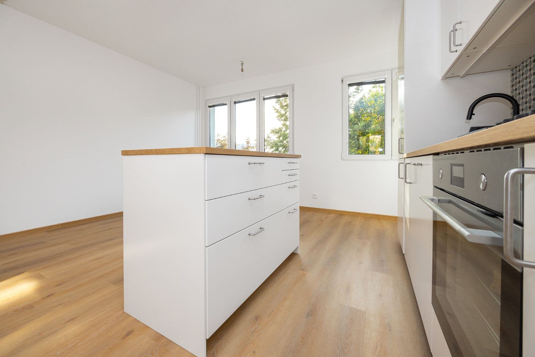 Predaj bytu 3-izbový 62 m², Ohrazenická, Pardubice, Pardubický kraj Predaj bytu 3-izbový 62 m², Ohrazenická, Pardubice, Pardubický kraj