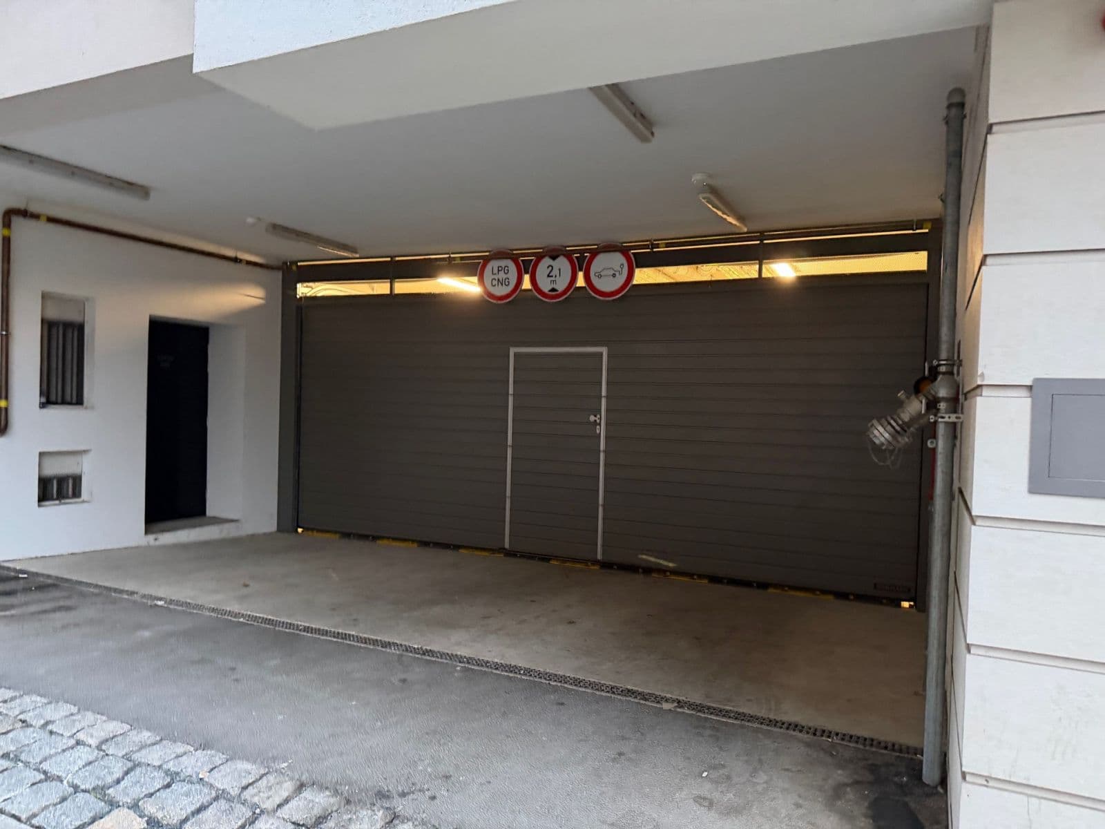 Prenájom garáže 16 m², Krymská, Praha, Praha Prenájom garáže 16 m², Krymská, Praha, Praha