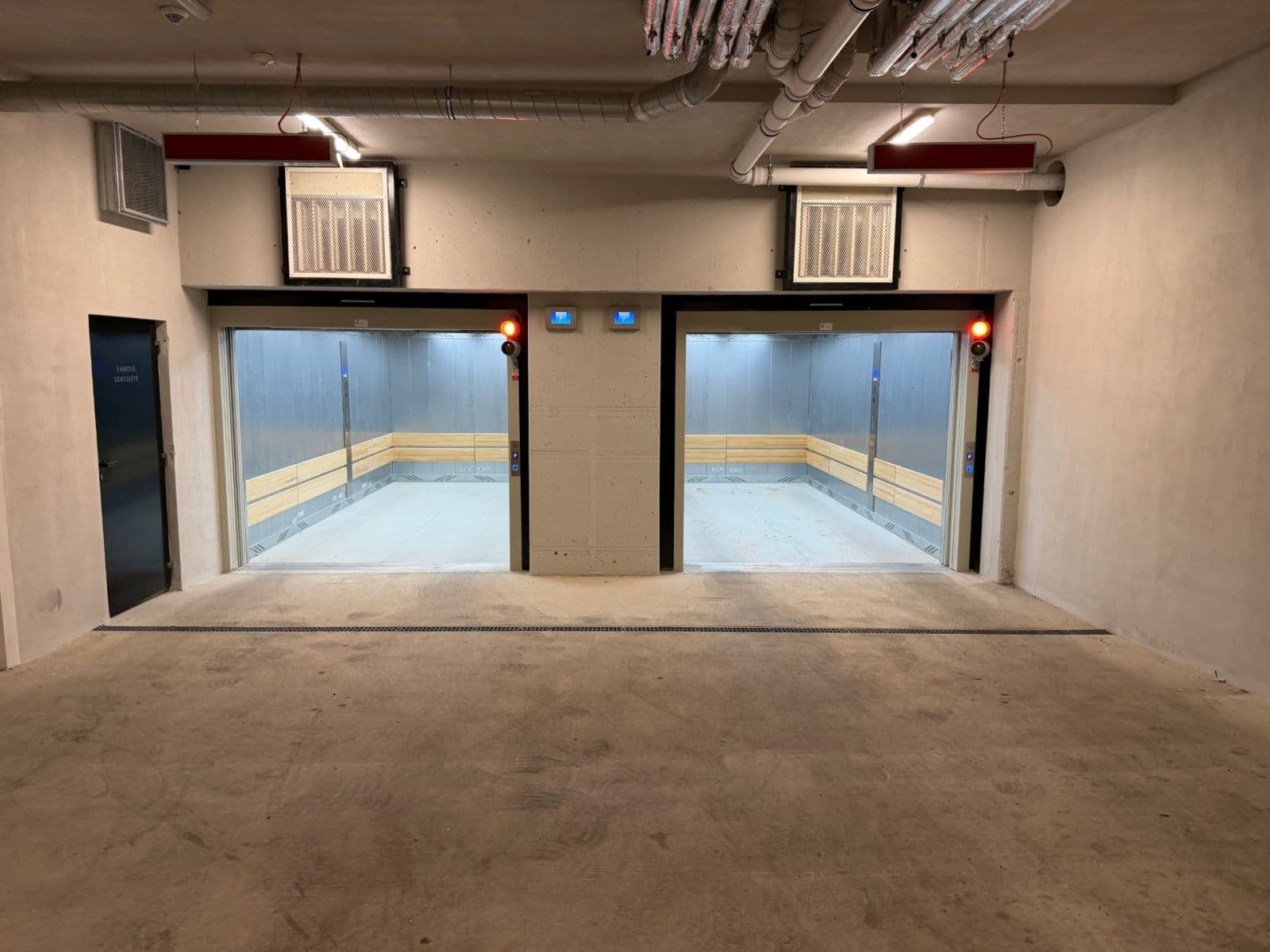 Prenájom garáže 16 m², Krymská, Praha, Praha Prenájom garáže 16 m², Krymská, Praha, Praha