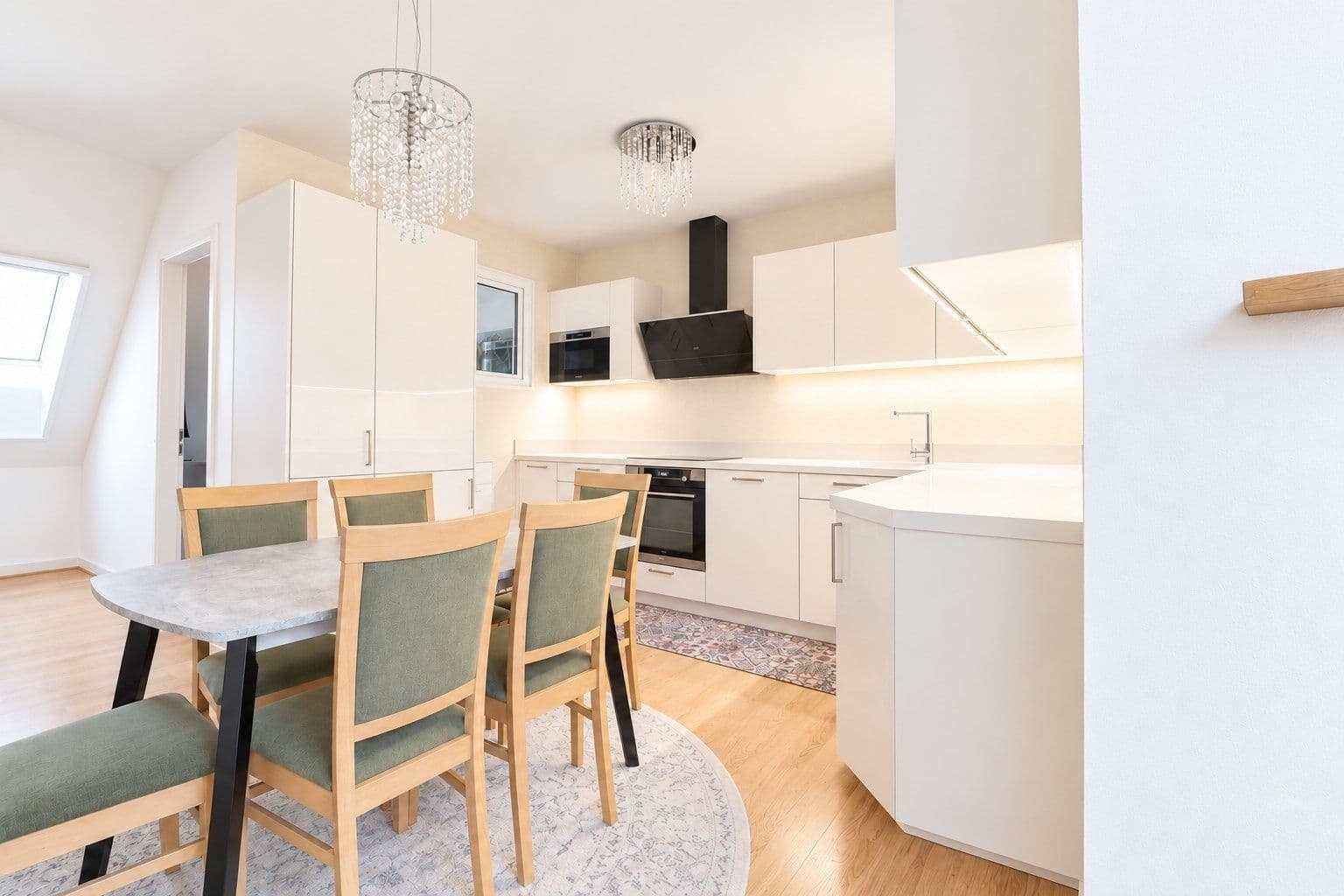 Prenájom bytu 4-izbový 93 m², Urxova, Praha, Praha Prenájom bytu 4-izbový 93 m², Urxova, Praha, Praha