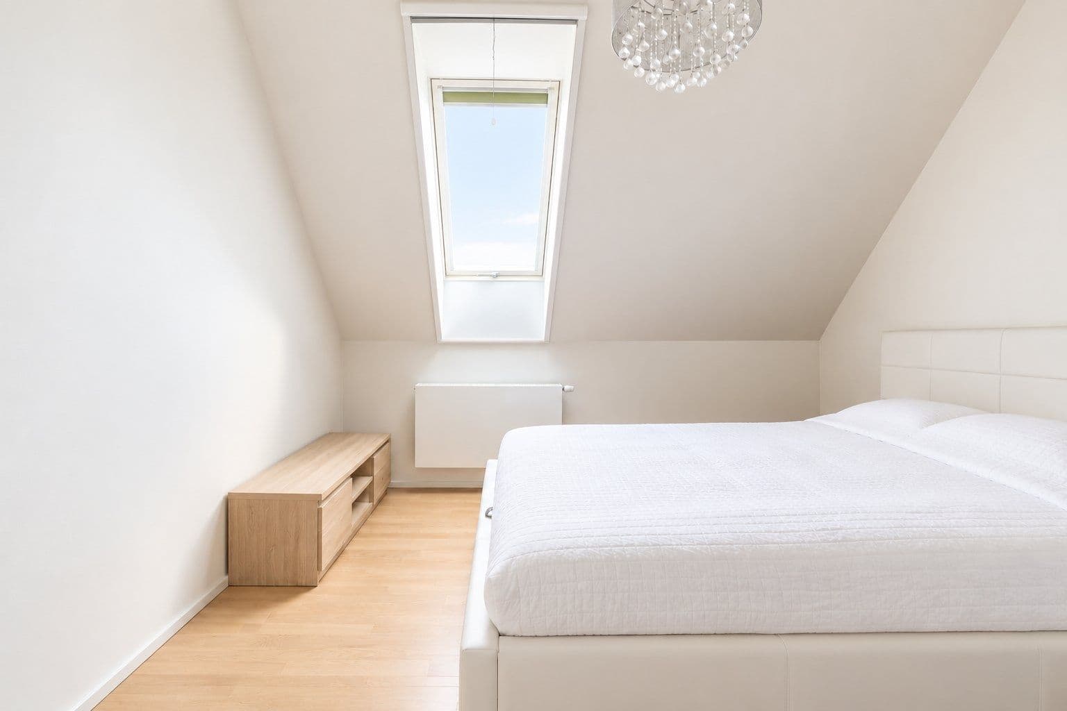 Prenájom bytu 4-izbový 93 m², Urxova, Praha, Praha Prenájom bytu 4-izbový 93 m², Urxova, Praha, Praha