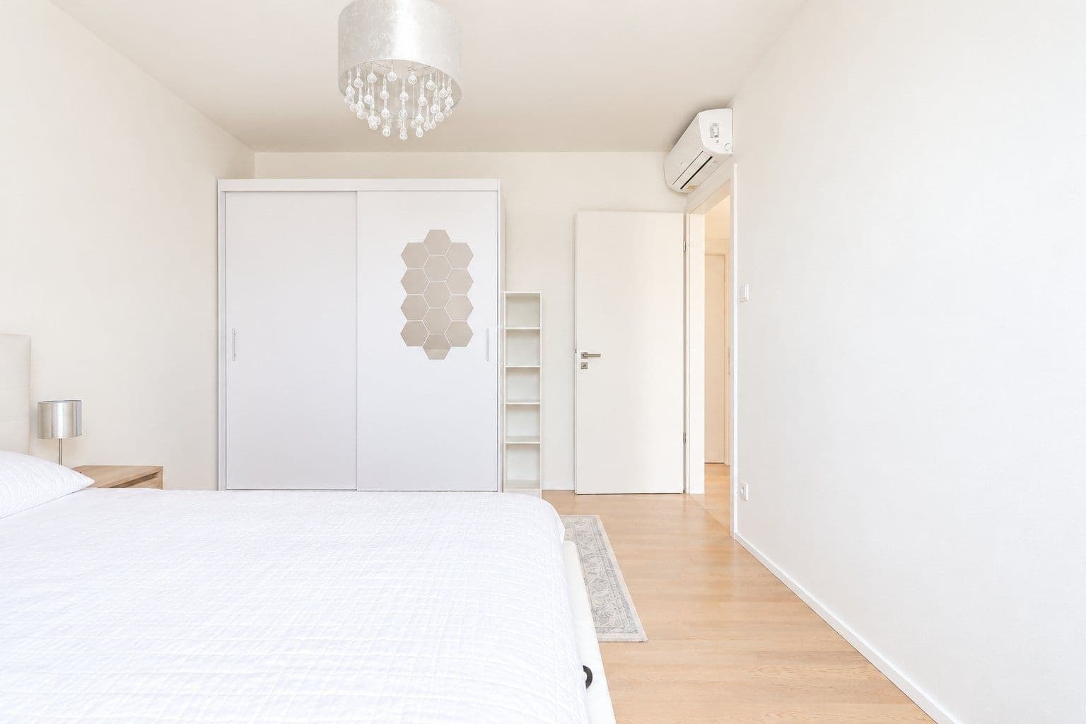 Prenájom bytu 4-izbový 93 m², Urxova, Praha, Praha Prenájom bytu 4-izbový 93 m², Urxova, Praha, Praha
