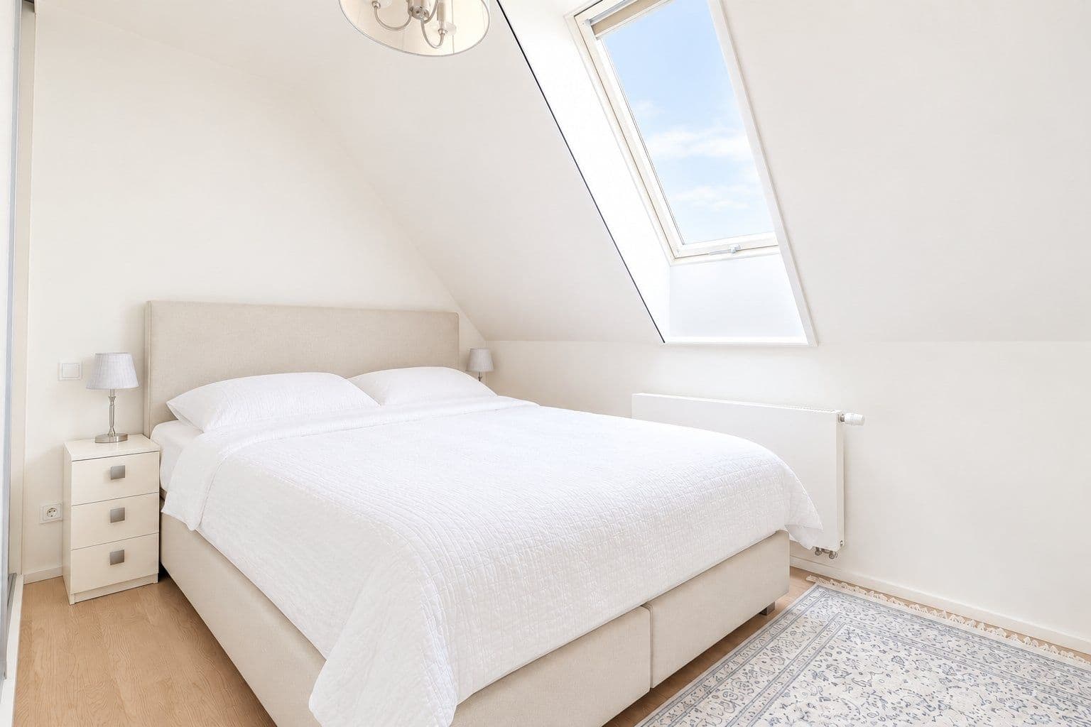 Prenájom bytu 4-izbový 93 m², Urxova, Praha, Praha Prenájom bytu 4-izbový 93 m², Urxova, Praha, Praha