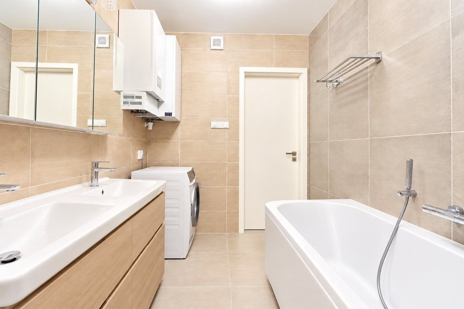 Prenájom bytu 4-izbový 93 m², Urxova, Praha, Praha Prenájom bytu 4-izbový 93 m², Urxova, Praha, Praha