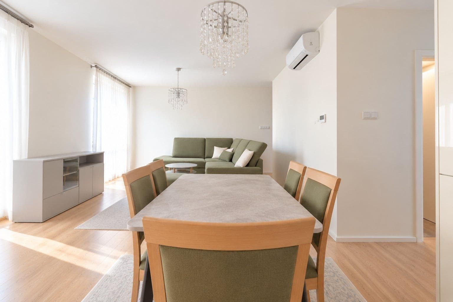Prenájom bytu 4-izbový 93 m², Urxova, Praha, Praha Prenájom bytu 4-izbový 93 m², Urxova, Praha, Praha