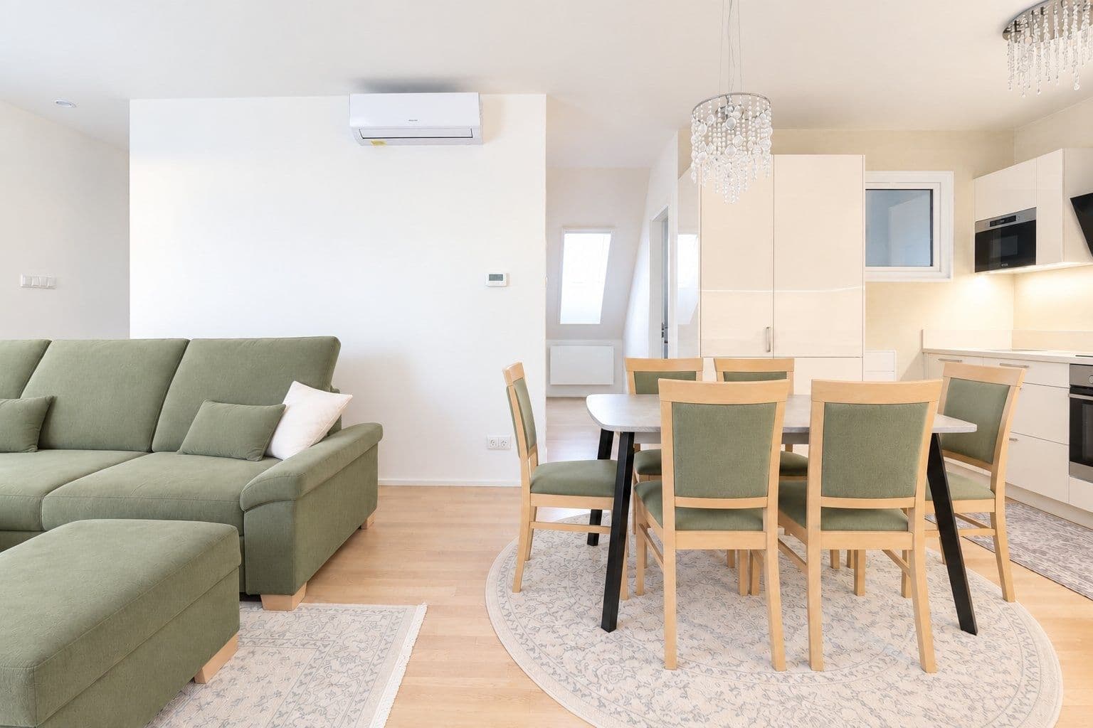 Prenájom bytu 4-izbový 93 m², Urxova, Praha, Praha Prenájom bytu 4-izbový 93 m², Urxova, Praha, Praha